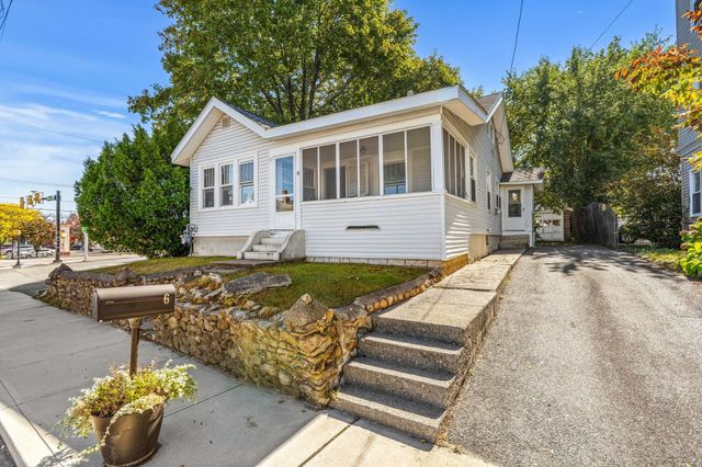 6 Hartford Ave W, Uxbridge, MA 01569