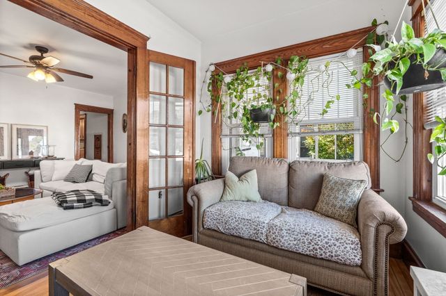 6 Hartford Ave W, Uxbridge, MA 01569