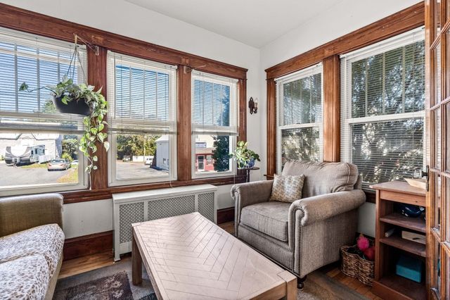 6 Hartford Ave W, Uxbridge, MA 01569