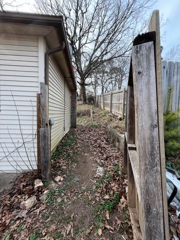 607 Nevada Avenue, West Plains, MO 65775