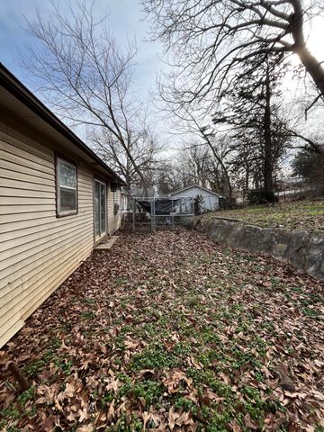 607 Nevada Avenue, West Plains, MO 65775