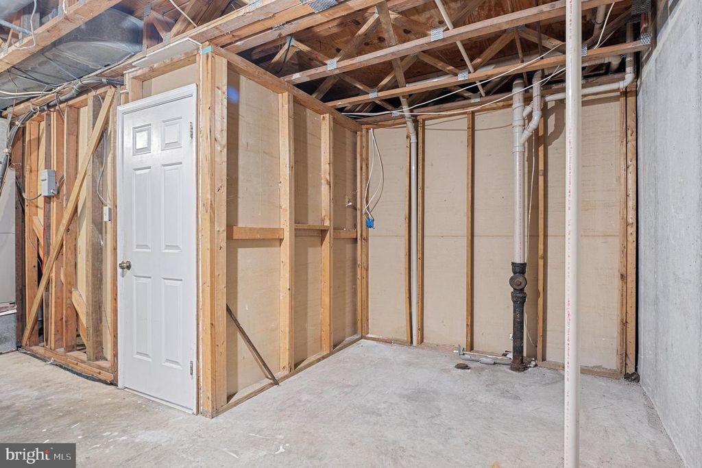 Image 1 of property listing at 1520 TANYARD HILL RD, Gaithersburg, MD 20879