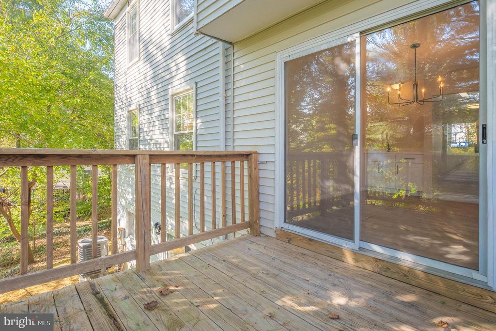 Image 5 of property listing at 1520 TANYARD HILL RD, Gaithersburg, MD 20879