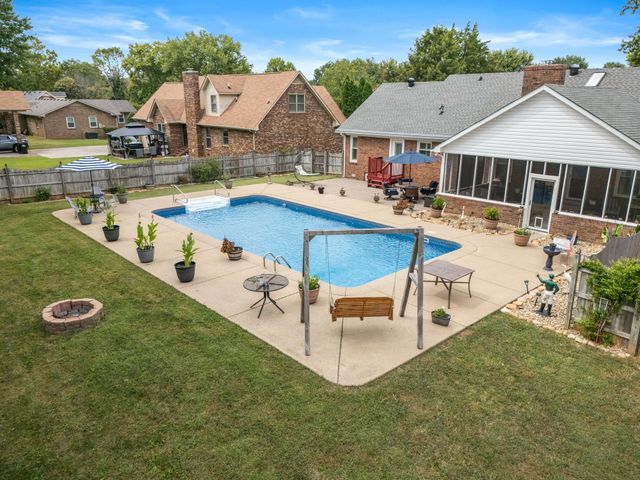 707 Banner Dr, Murfreesboro, TN 37129