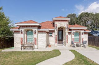 320 S 10th St, Aransas Pass, TX 78336