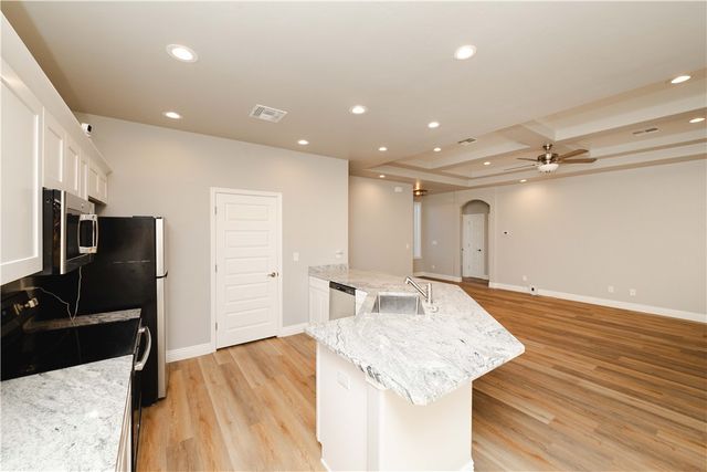 3640 N Kenneth Road, Kingman, AZ 86409