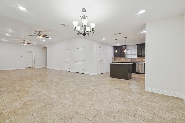 901 Highwoods Trail, Fort Worth, TX 76112