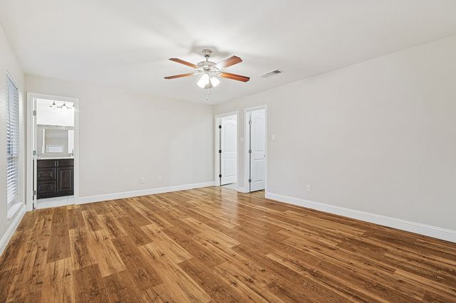 901 Highwoods Trail, Fort Worth, TX 76112