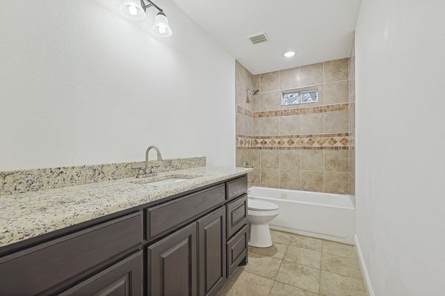 901 Highwoods Trail, Fort Worth, TX 76112