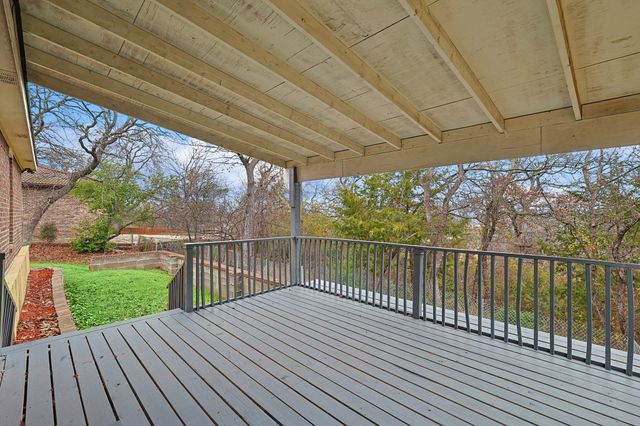 901 Highwoods Trail, Fort Worth, TX 76112
