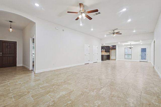 901 Highwoods Trail, Fort Worth, TX 76112