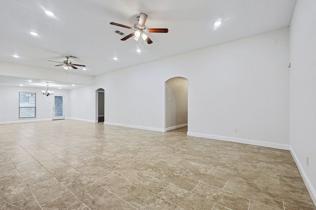 901 Highwoods Trail, Fort Worth, TX 76112