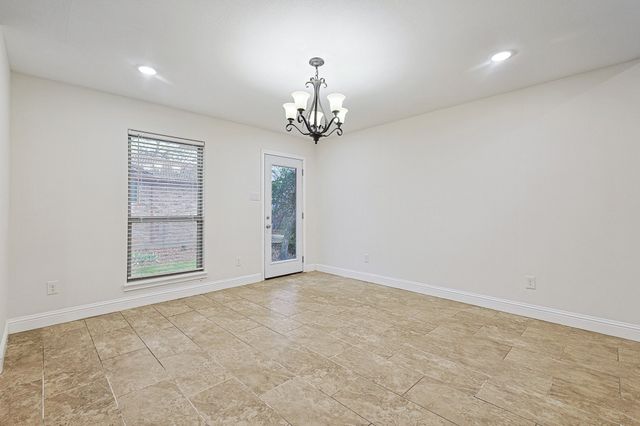 901 Highwoods Trail, Fort Worth, TX 76112