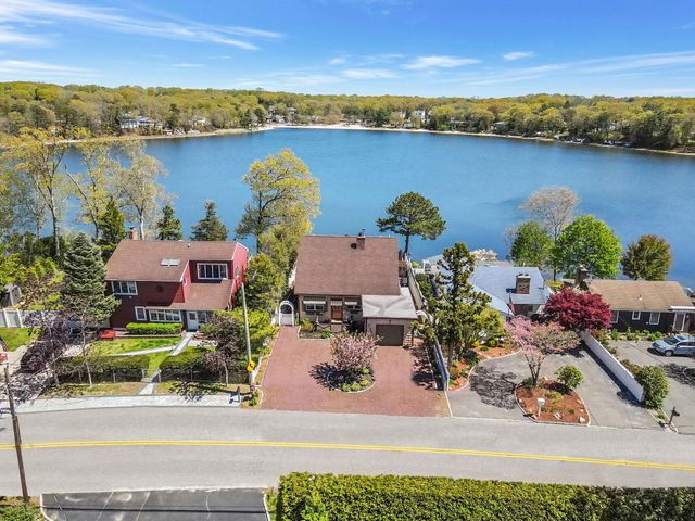 165 Lakeside Trail, Ridge, NY 11961