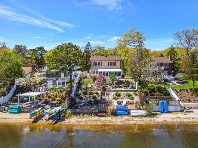 165 Lakeside Trail, Ridge, NY 11961