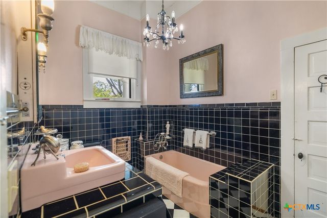 141 North Range St., Yorktown, TX 78164