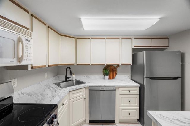 505 PLAZA SEVILLE COURT 11, Treasure Island, FL 33706