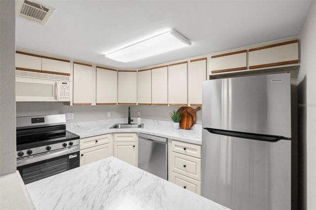 505 PLAZA SEVILLE COURT 11, Treasure Island, FL 33706