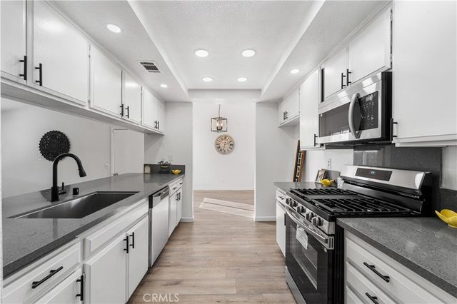 4604 E Avenue R6, Palmdale, CA 93552