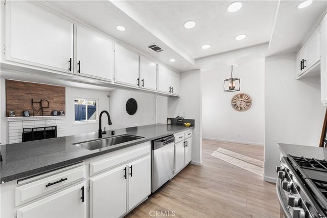 4604 E Avenue R6, Palmdale, CA 93552