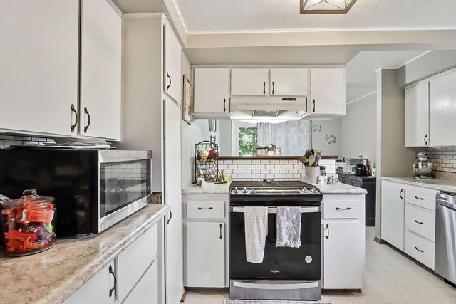 33834 Hillcrest DRIVE, Burlington, WI 53105