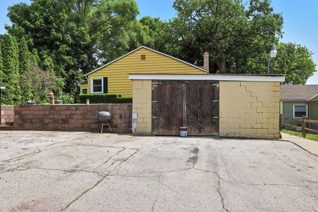 33834 Hillcrest DRIVE, Burlington, WI 53105