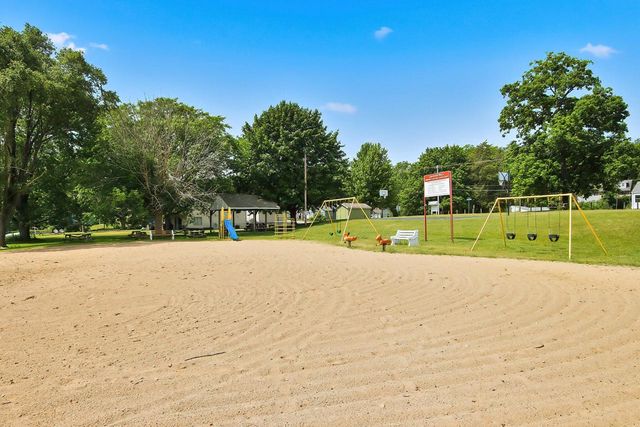 33834 Hillcrest DRIVE, Burlington, WI 53105