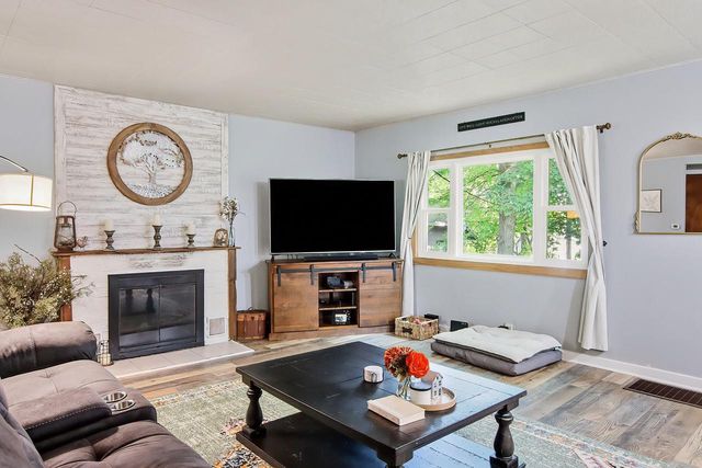 33834 Hillcrest DRIVE, Burlington, WI 53105
