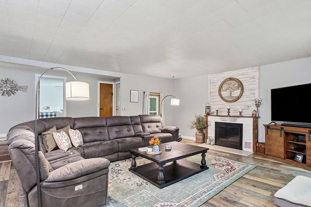 33834 Hillcrest DRIVE, Burlington, WI 53105