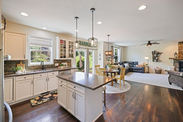 2442 Lacy Lane, Victoria, MN 55386