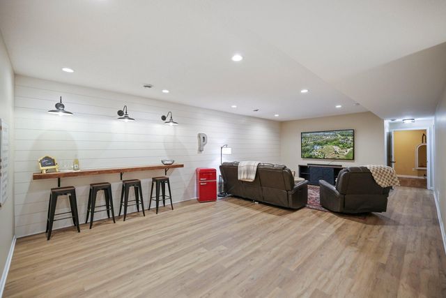 2442 Lacy Lane, Victoria, MN 55386