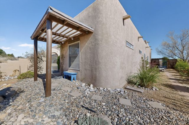 4517 Huron Drive NE, Rio Rancho, NM 87144
