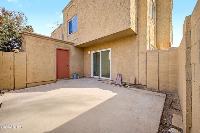 948 S ALMA SCHOOL Road 8, Mesa, AZ 85210