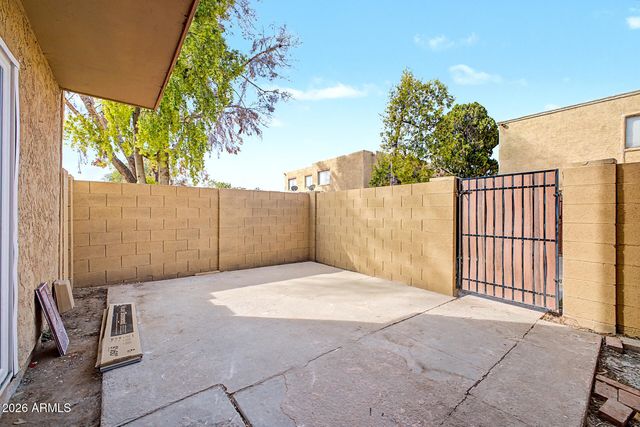 948 S ALMA SCHOOL Road 8, Mesa, AZ 85210