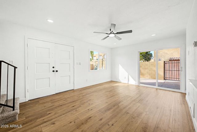 948 S ALMA SCHOOL Road 8, Mesa, AZ 85210