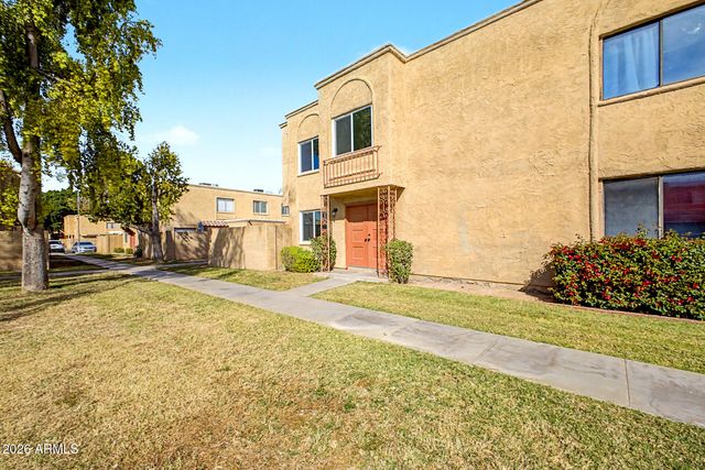 948 S ALMA SCHOOL Road 8, Mesa, AZ 85210