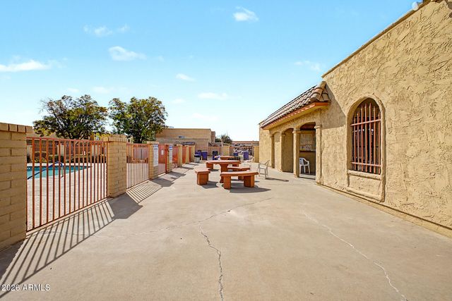 948 S ALMA SCHOOL Road 8, Mesa, AZ 85210