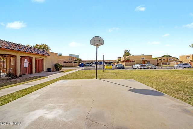 948 S ALMA SCHOOL Road 8, Mesa, AZ 85210