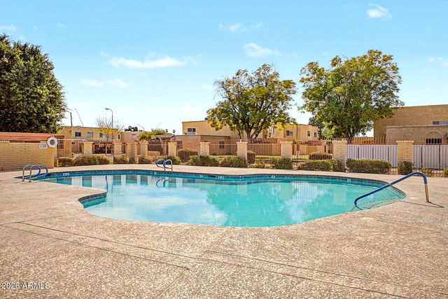 948 S ALMA SCHOOL Road 8, Mesa, AZ 85210