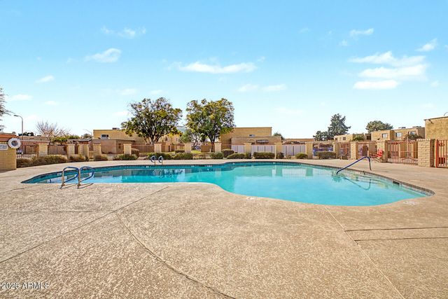 948 S ALMA SCHOOL Road 8, Mesa, AZ 85210