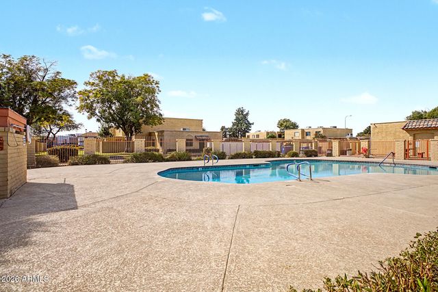 948 S ALMA SCHOOL Road 8, Mesa, AZ 85210