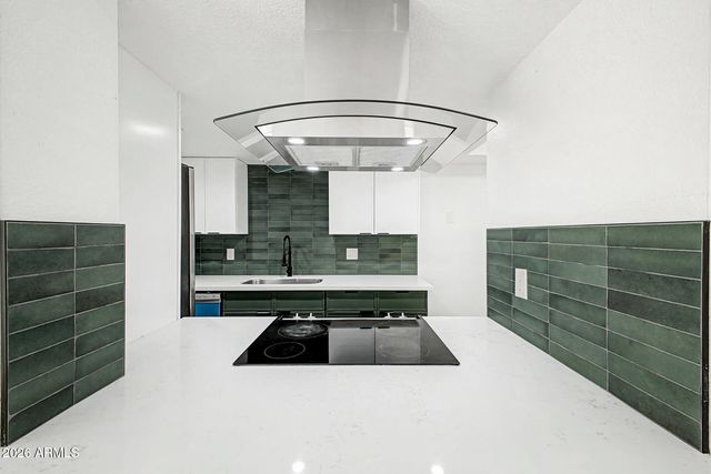 948 S ALMA SCHOOL Road 8, Mesa, AZ 85210