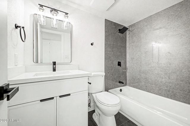 948 S ALMA SCHOOL Road 8, Mesa, AZ 85210