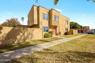 948 S ALMA SCHOOL Road 8, Mesa, AZ 85210