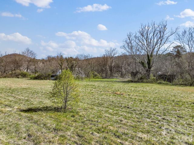 99999 New Haw Creek Road, Asheville, NC 28805