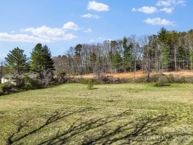 99999 New Haw Creek Road, Asheville, NC 28805