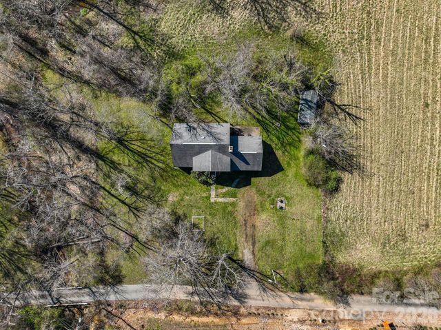99999 New Haw Creek Road, Asheville, NC 28805