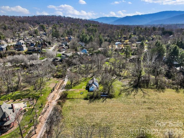 99999 New Haw Creek Road, Asheville, NC 28805