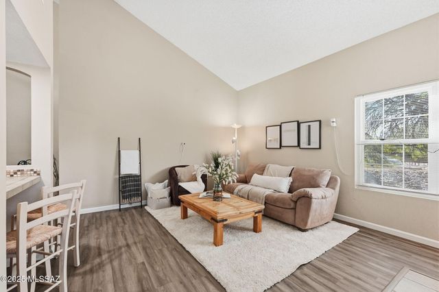 6414 N Tierra de las Catalinas Apt 31, Tucson, AZ 85718