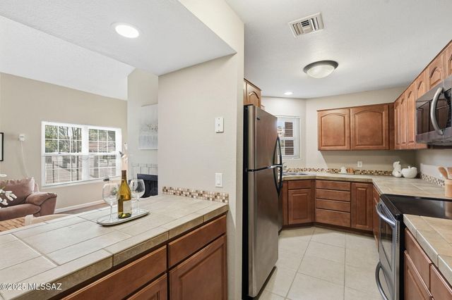 6414 N Tierra de las Catalinas Apt 31, Tucson, AZ 85718